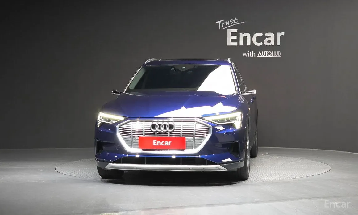 Фото 3 - Audi e-tron
