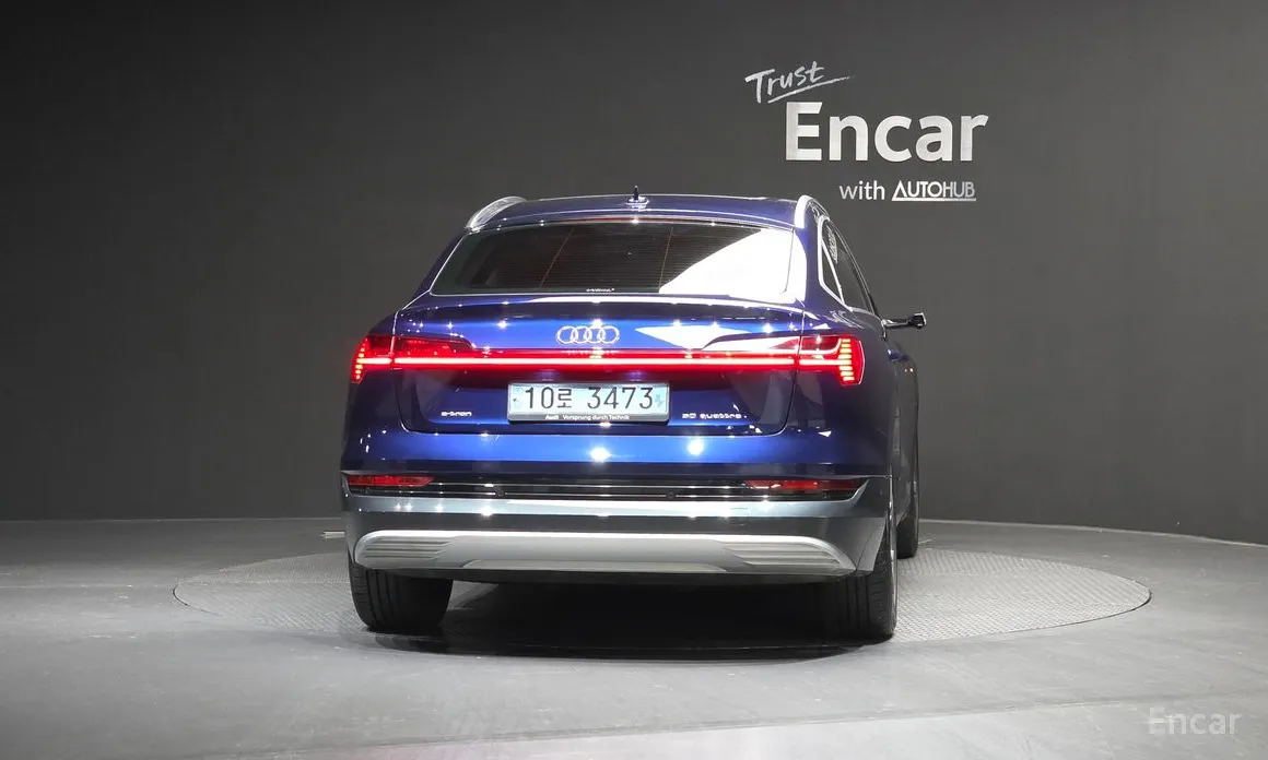 Фото 4 - Audi e-tron