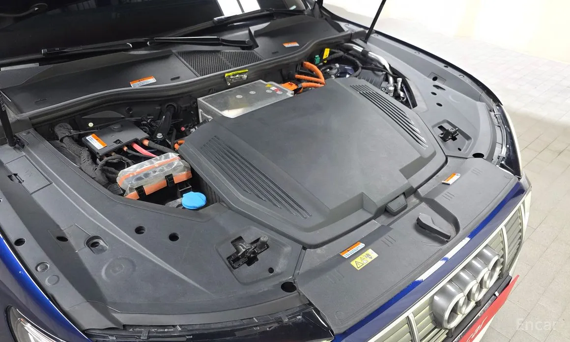 Фото 6 - Audi e-tron