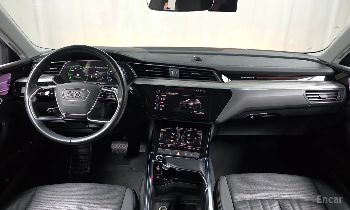 Фото 7 - Audi e-tron