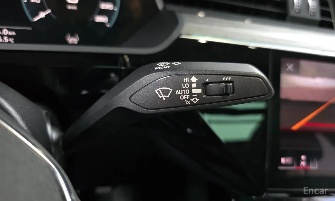 Фото 9 - Audi e-tron