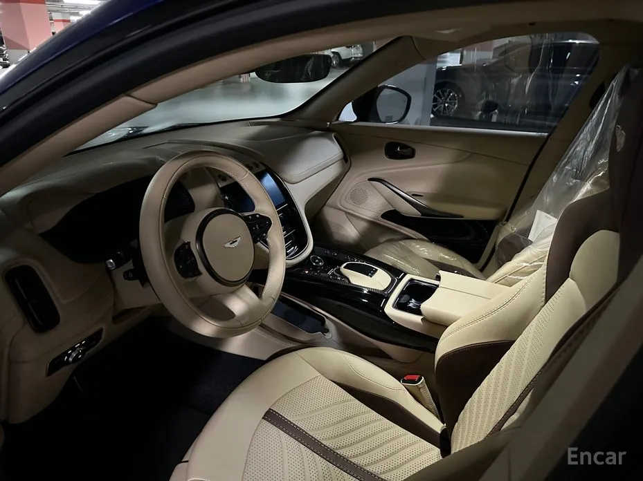 Фото 10 - Aston Martin DBX