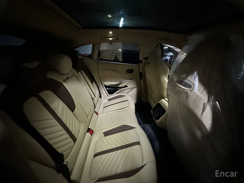 Фото 11 - Aston Martin DBX