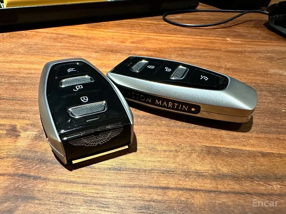 Фото 13 - Aston Martin DBX