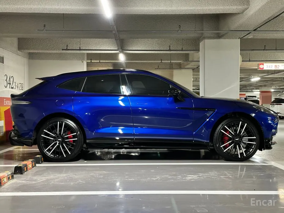 Фото 4 - Aston Martin DBX