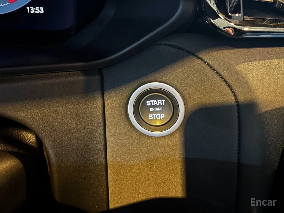 Фото 11 - Land Rover Range Rover Velar