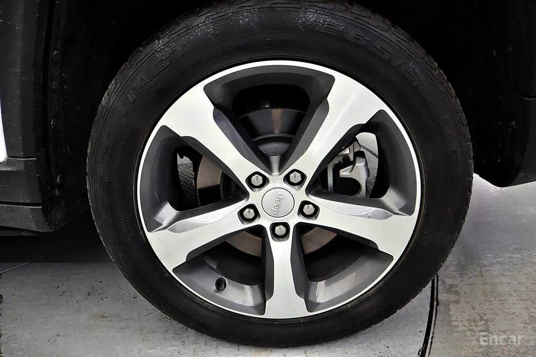 Фото 20 - Jeep Cherokee