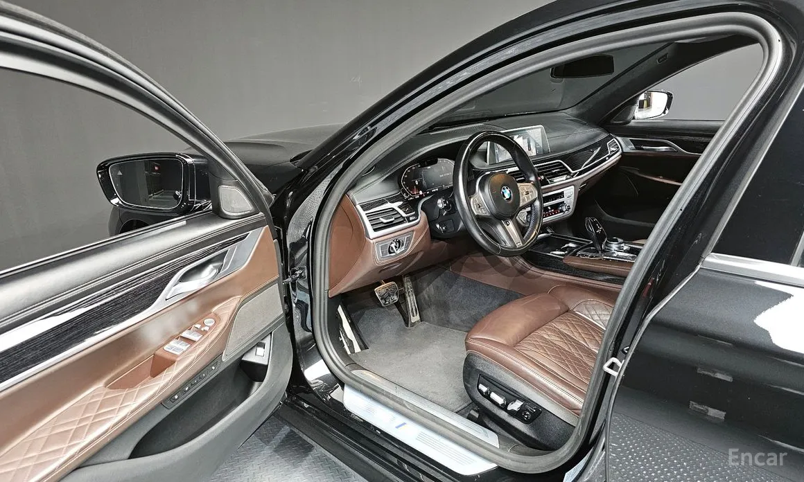 Фото 10 - BMW 7 Series