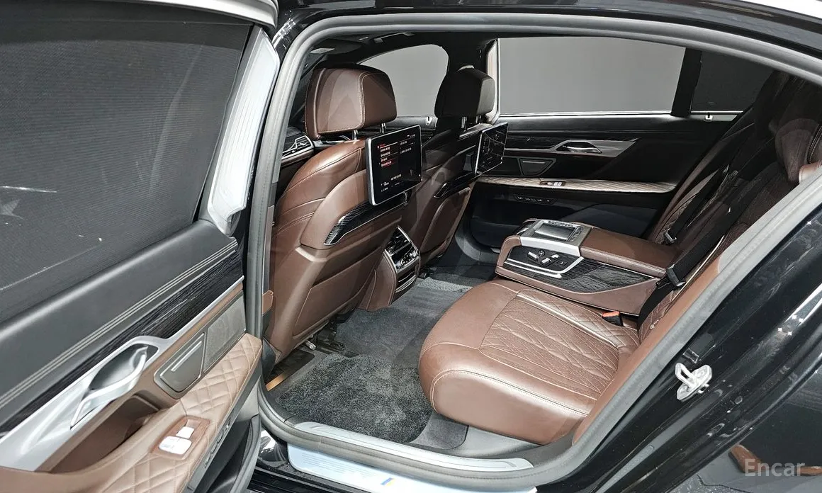 Фото 11 - BMW 7 Series