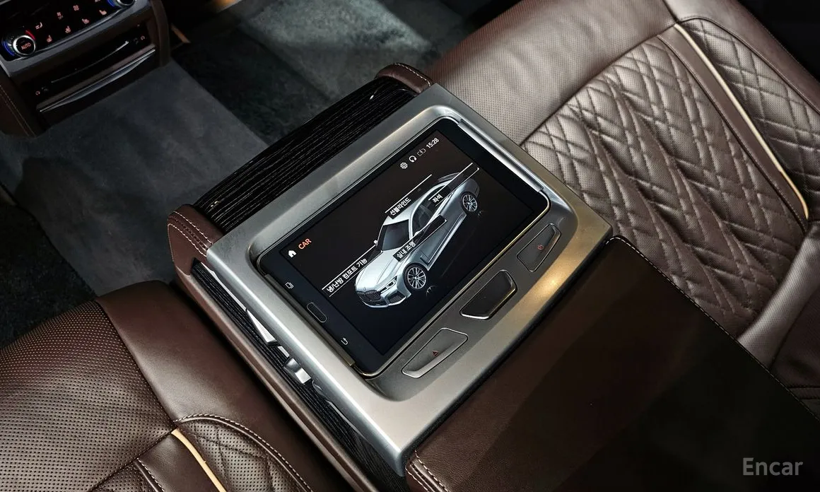 Фото 17 - BMW 7 Series