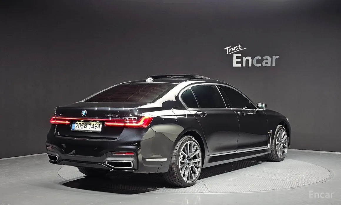 Фото 2 - BMW 7 Series