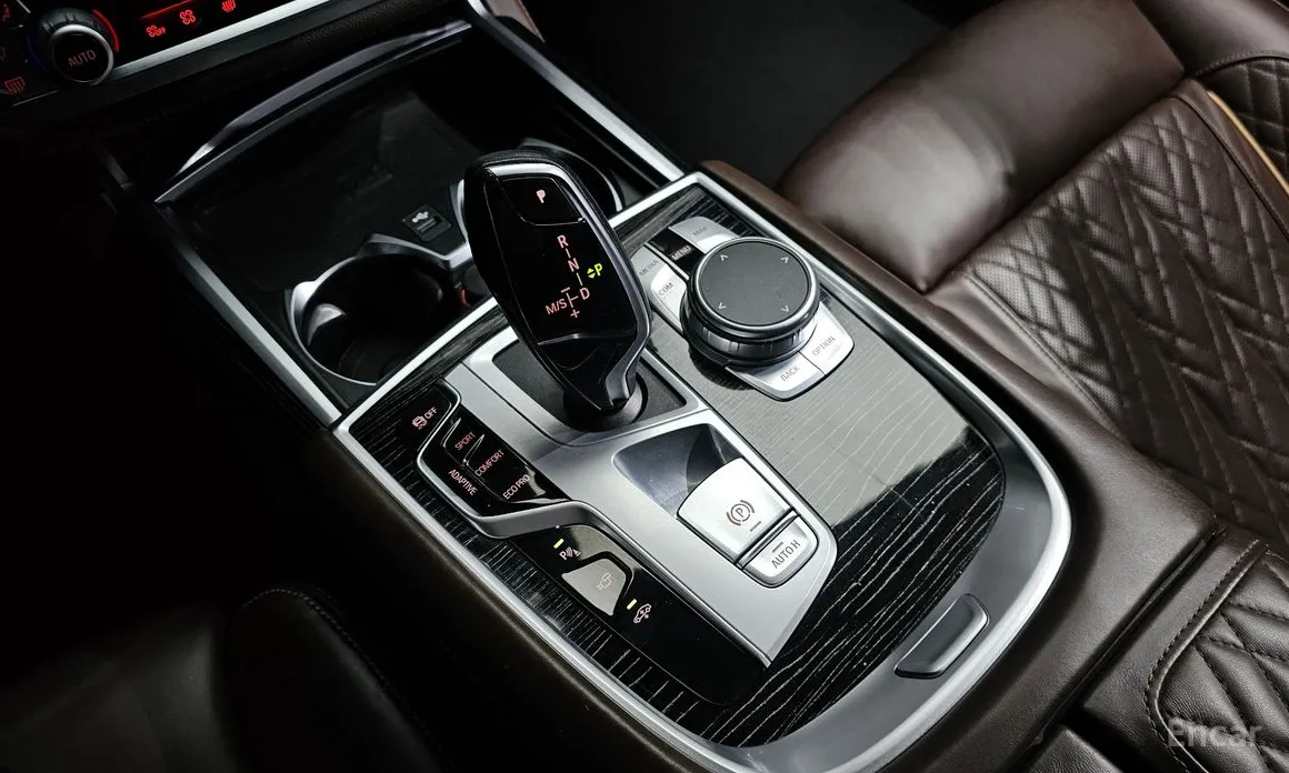 Фото 9 - BMW 7 Series