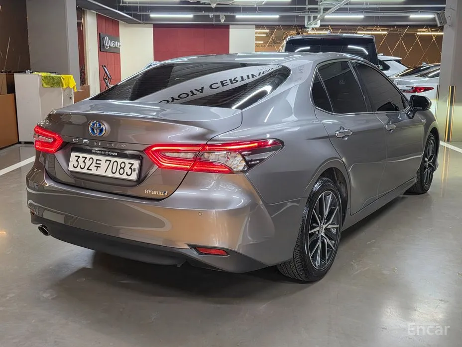 Фото 2 - Toyota Camry