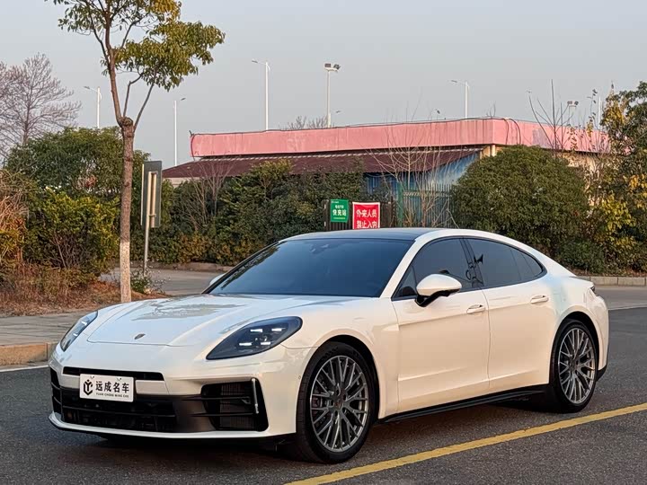 Фото 1 - Porsche Panamera