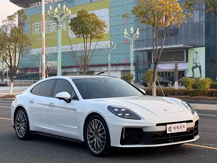 Фото 3 - Porsche Panamera