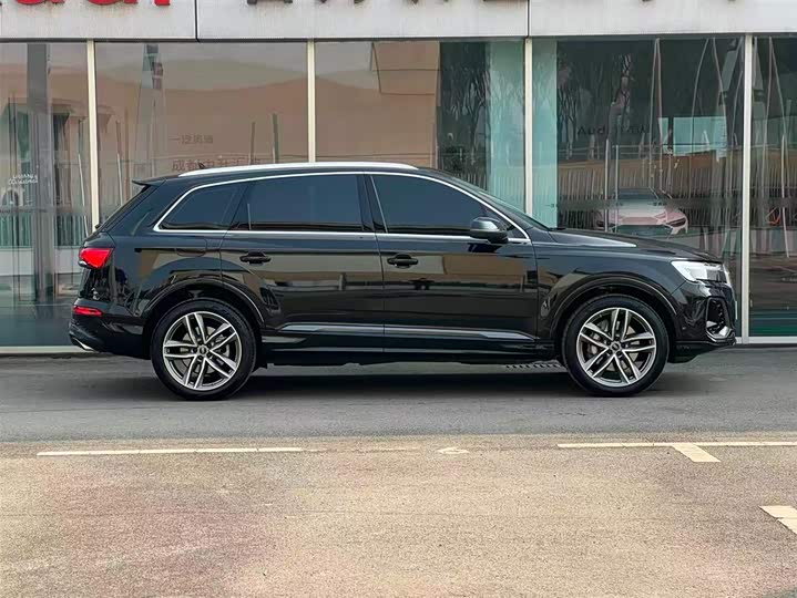 Фото 2 - Audi Q7