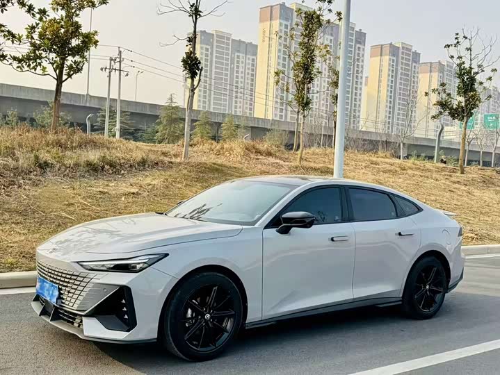 Фото 1 - Changan UNI-V