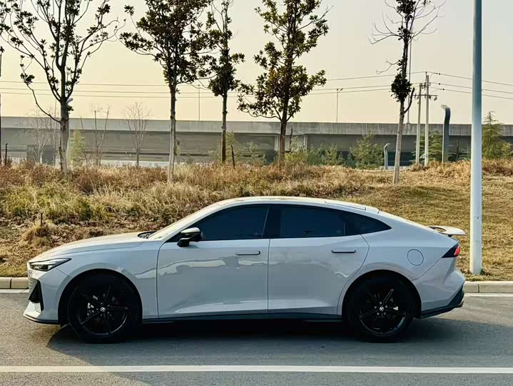 Фото 3 - Changan UNI-V