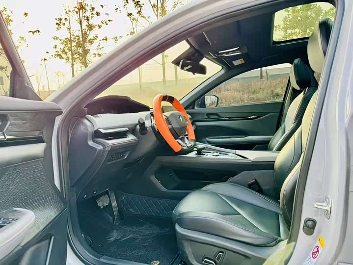 Фото 4 - Changan UNI-V