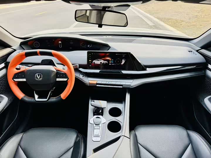 Фото 5 - Changan UNI-V