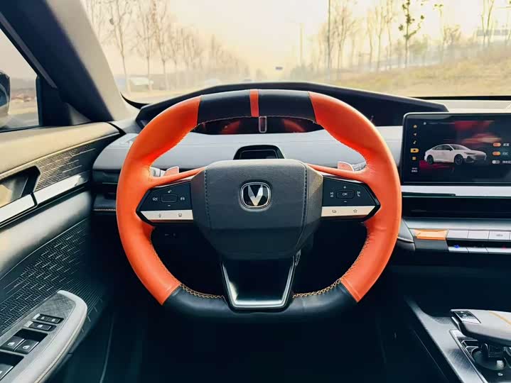 Фото 7 - Changan UNI-V