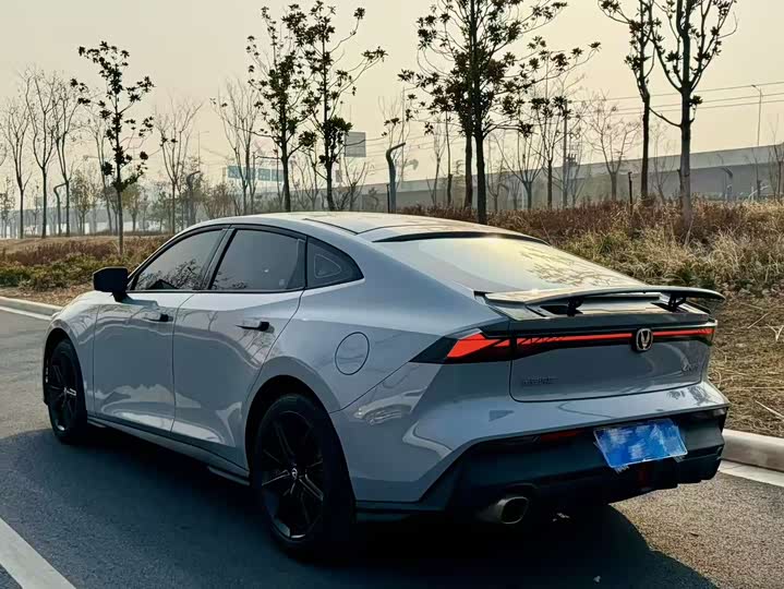 Фото 9 - Changan UNI-V