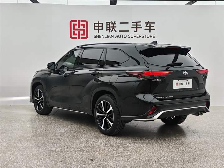 Фото 4 - Toyota Crown Kluger