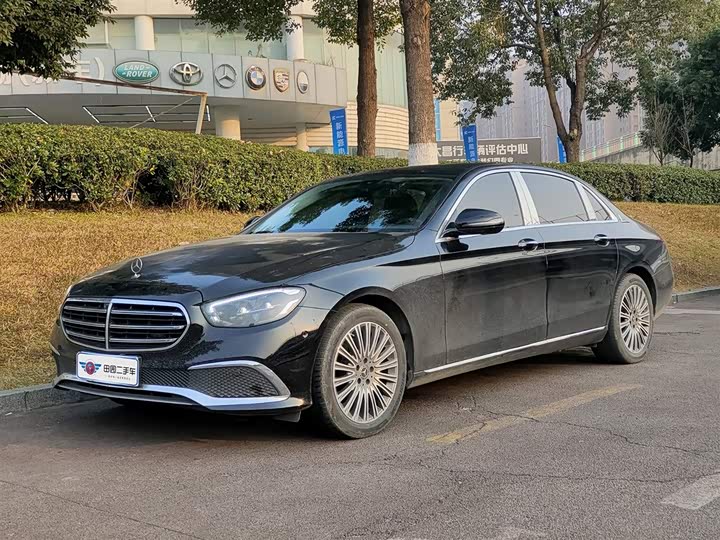 Фото 1 - Mercedes-Benz E-Class