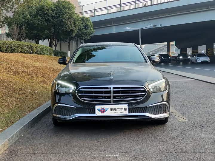 Фото 2 - Mercedes-Benz E-Class