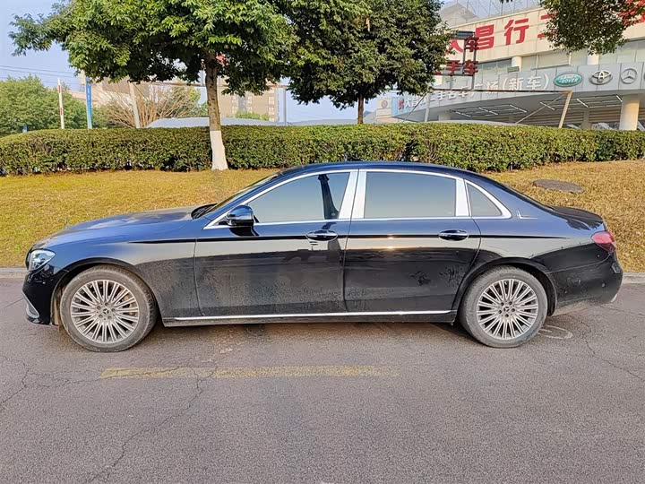 Фото 3 - Mercedes-Benz E-Class