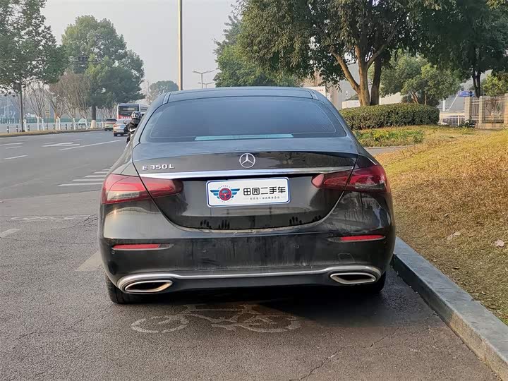 Фото 5 - Mercedes-Benz E-Class