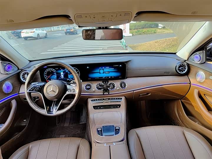 Фото 6 - Mercedes-Benz E-Class