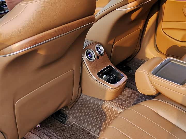 Фото 9 - Mercedes-Benz E-Class