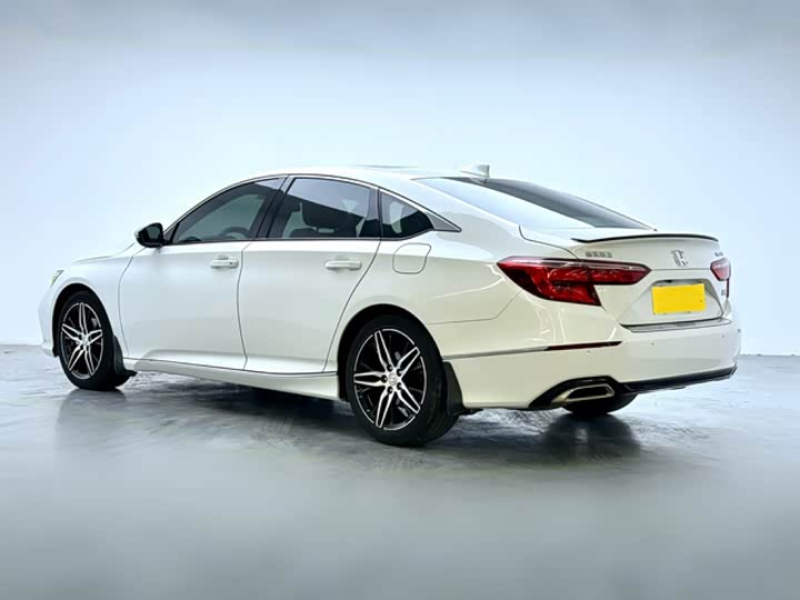 Фото 3 - Honda Inspire