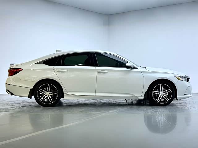 Фото 7 - Honda Inspire