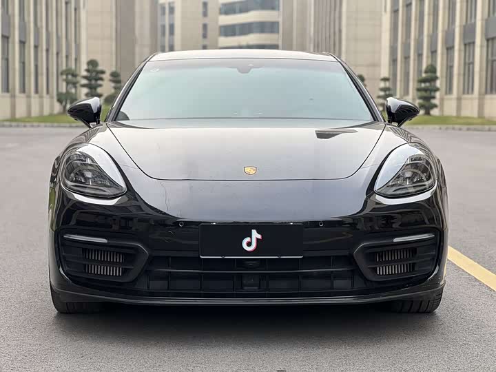 Фото 2 - Porsche Panamera