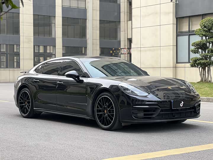 Фото 3 - Porsche Panamera