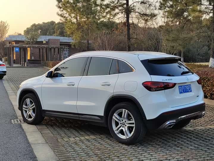 Фото 4 - Mercedes-Benz GLA-Class