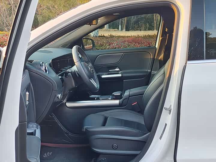 Фото 7 - Mercedes-Benz GLA-Class