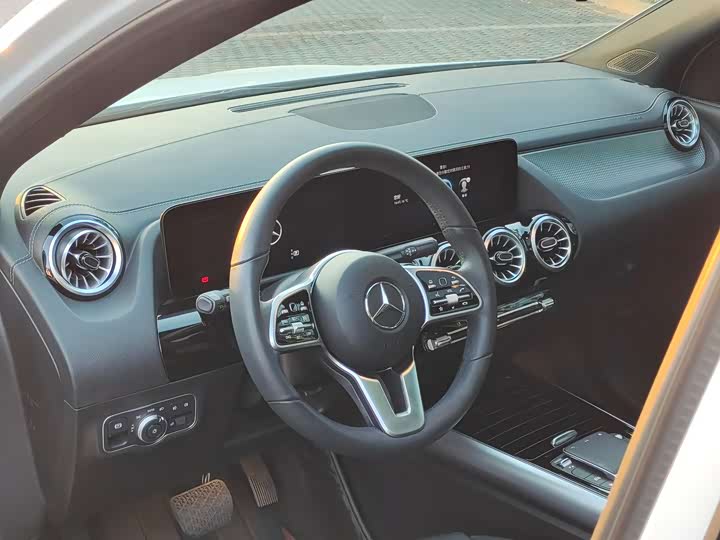 Фото 9 - Mercedes-Benz GLA-Class