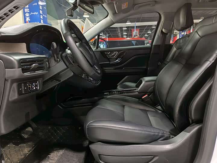 Фото 4 - Lincoln Corsair