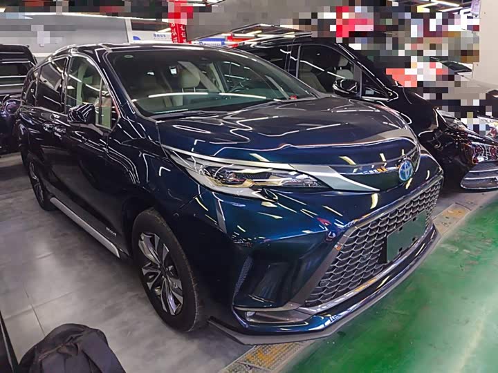 Фото 4 - Toyota Granvia