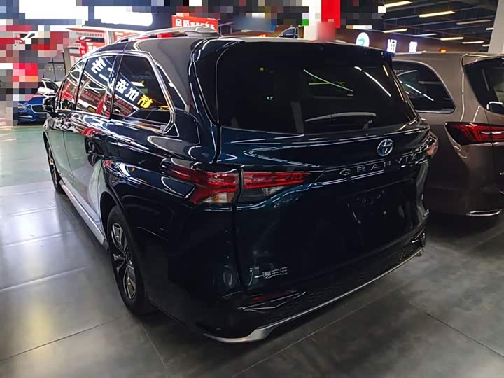 Фото 5 - Toyota Granvia