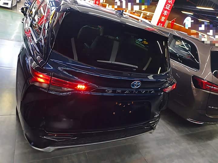 Фото 6 - Toyota Granvia