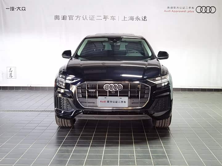 Фото 2 - Audi Q8