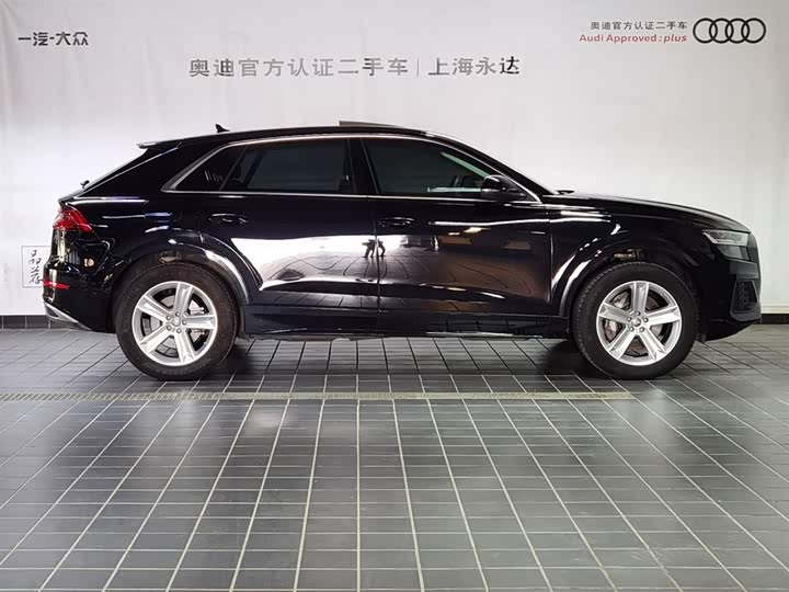 Фото 3 - Audi Q8