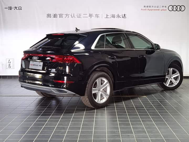 Фото 4 - Audi Q8