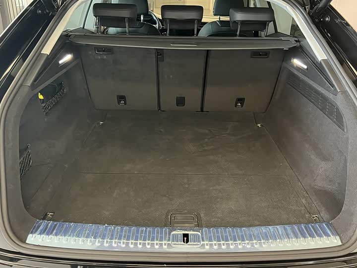 Фото 6 - Audi Q8