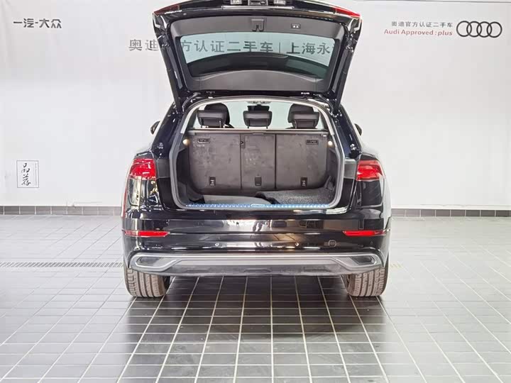 Фото 7 - Audi Q8