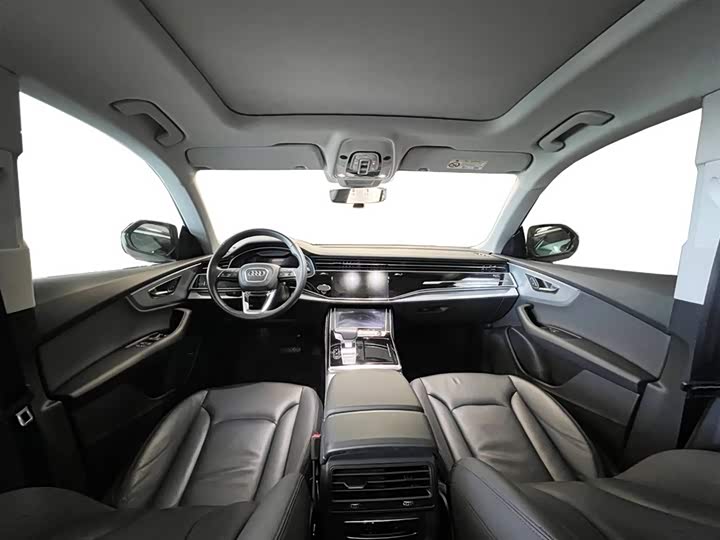 Фото 9 - Audi Q8